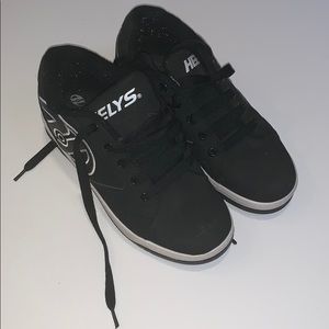 Heelys black skating sneakers boys youth size 5